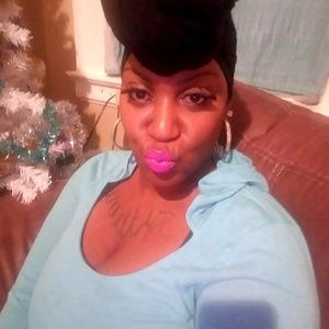 Meet your Posher, Aisha